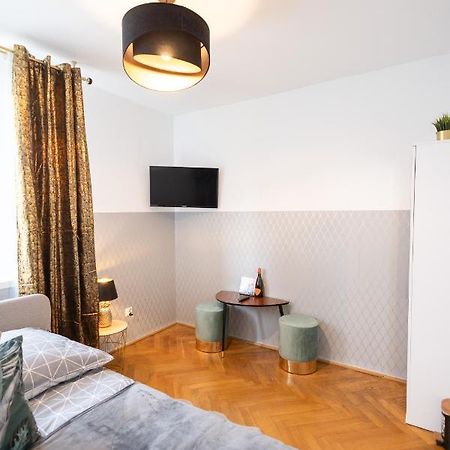 ורשה Clicktheflat Stawki Apart Rooms מראה חיצוני תמונה