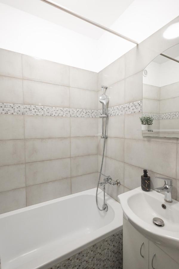 ורשה Clicktheflat Stawki Apart Rooms מראה חיצוני תמונה